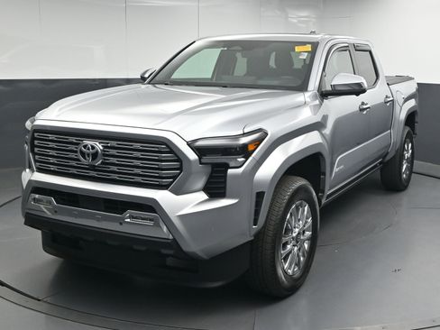 Used 2024 Toyota Tacoma Limited image 4