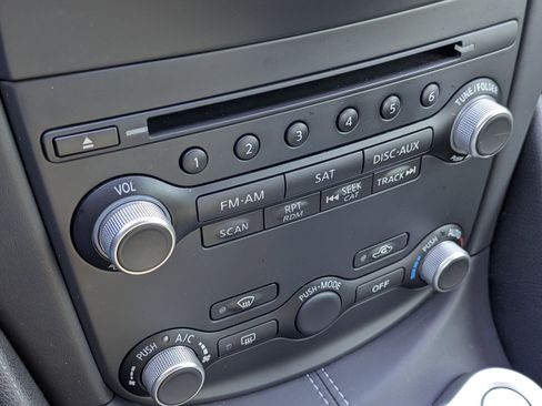 Used 2017 Nissan 370Z Touring image 25