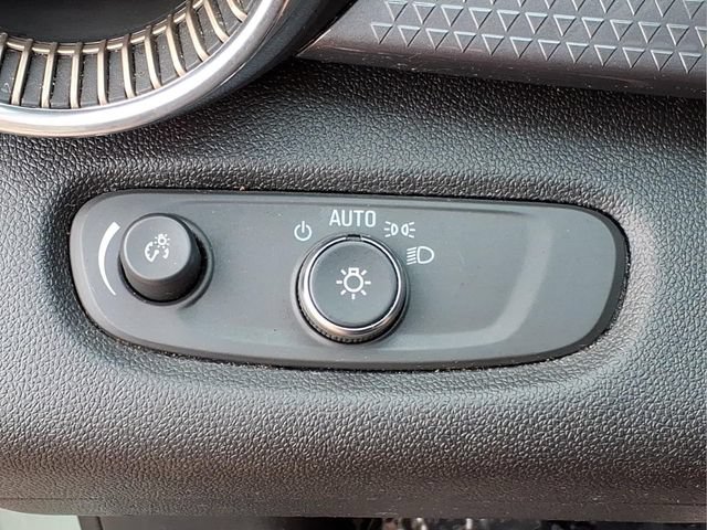 Used 2025 Chevrolet Trax ACTIV w/ Sunroof Package FWD image 18