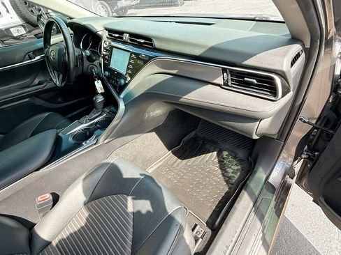 Used 2020 Toyota Camry SE FWD image 32