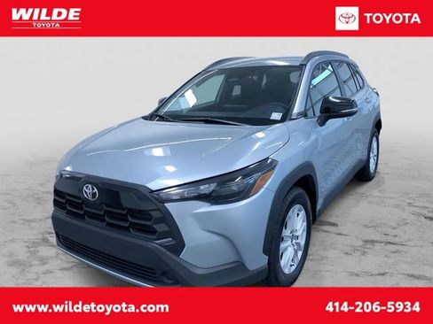 Used 2026 Toyota Corolla Cross LE FWD image 1