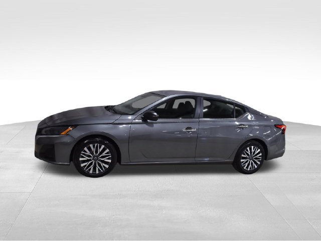 Used 2025 Nissan Altima 2.5 SV FWD image 4