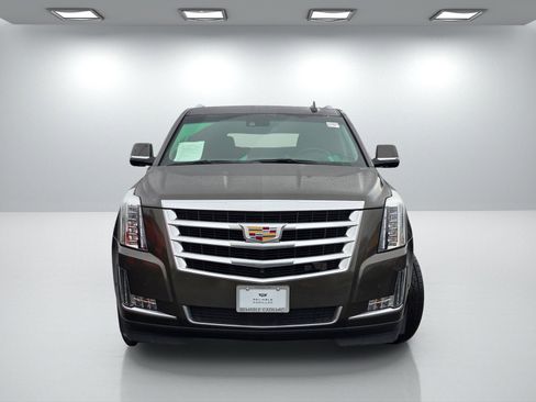 Used 2020 Cadillac Escalade ESV Premium Luxury image 2