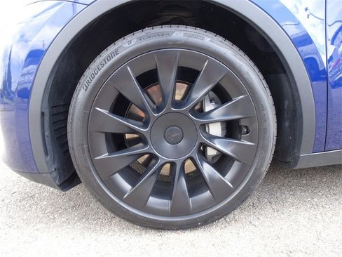 Used 2021 Tesla Model Y Long Range image 26