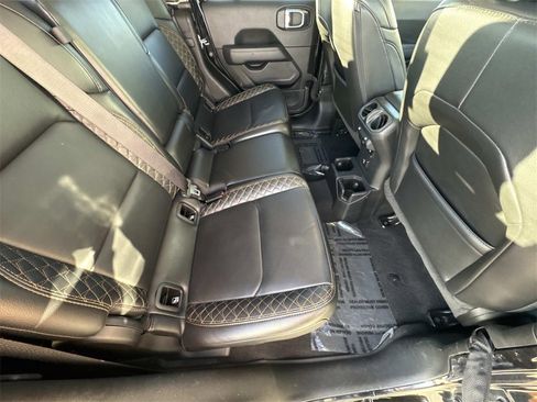 Used 2023 Jeep Gladiator Overland image 15
