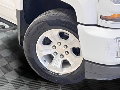 Used 2018 Chevrolet Silverado 1500 LT w/ All Star Edition image 22