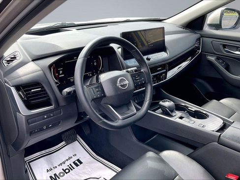Certified 2025 Nissan Rogue SL w/ SL Premium Package FWD image 15