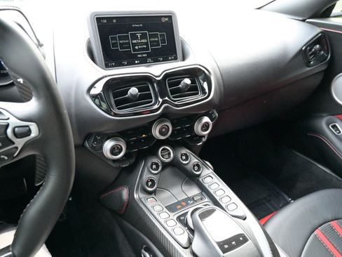 Used 2019 Aston Martin V8 Vantage Coupe image 28