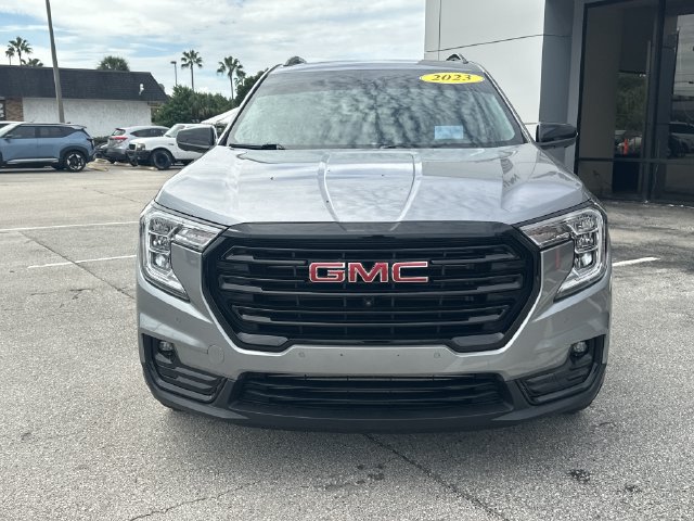 Used 2023 GMC Terrain SLT w/ Tech Package FWD image 3