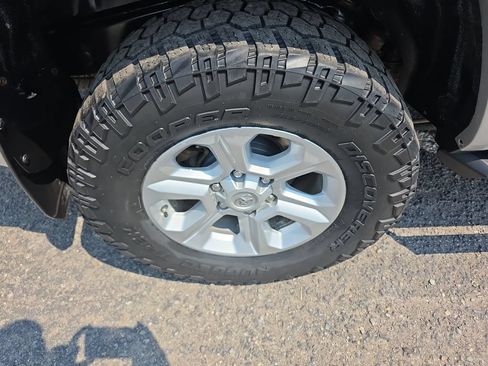 Used 2017 Toyota 4Runner SR5 AWD/4WD image 36