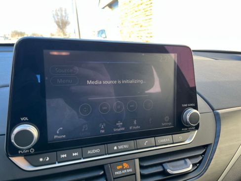 Used 2025 Nissan Altima 2.5 SV image 21