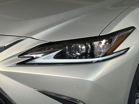 Used 2019 Lexus ES 350 w/ Premium Package image 4