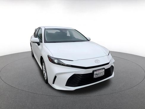 Used 2025 Toyota Camry LE image 3