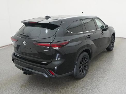 New 2026 Toyota Highlander Limited image 8