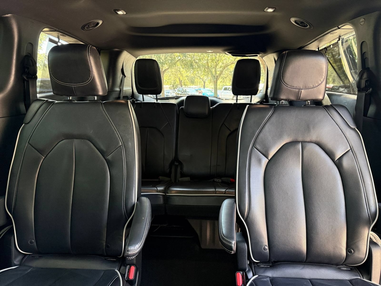 Used 2025 Chrysler Pacifica Limited FWD image 38