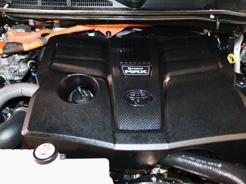 Used 2024 Toyota Tundra Capstone AWD/4WD image 83