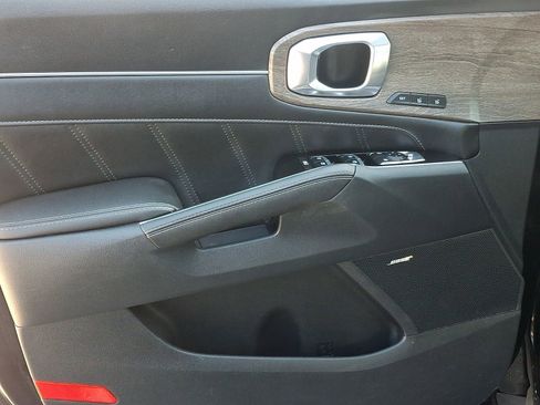 Used 2023 Kia Sorento SX Prestige image 12