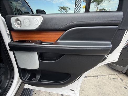 Used 2019 Lincoln Navigator Reserve w/ Cargo Package AWD/4WD image 28