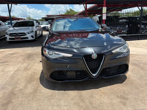 Used 2017 Alfa Romeo Giulia RWD image 7