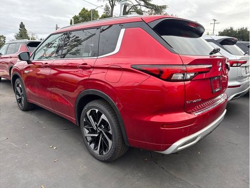 Used 2025 Mitsubishi Outlander SEL image 8