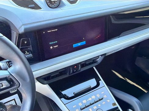 Used 2024 Porsche Cayenne Turbo image 27