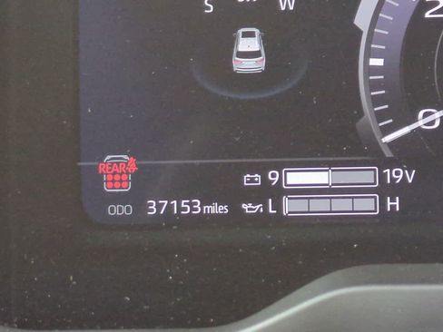 Used 2023 Toyota Sequoia Limited image 27