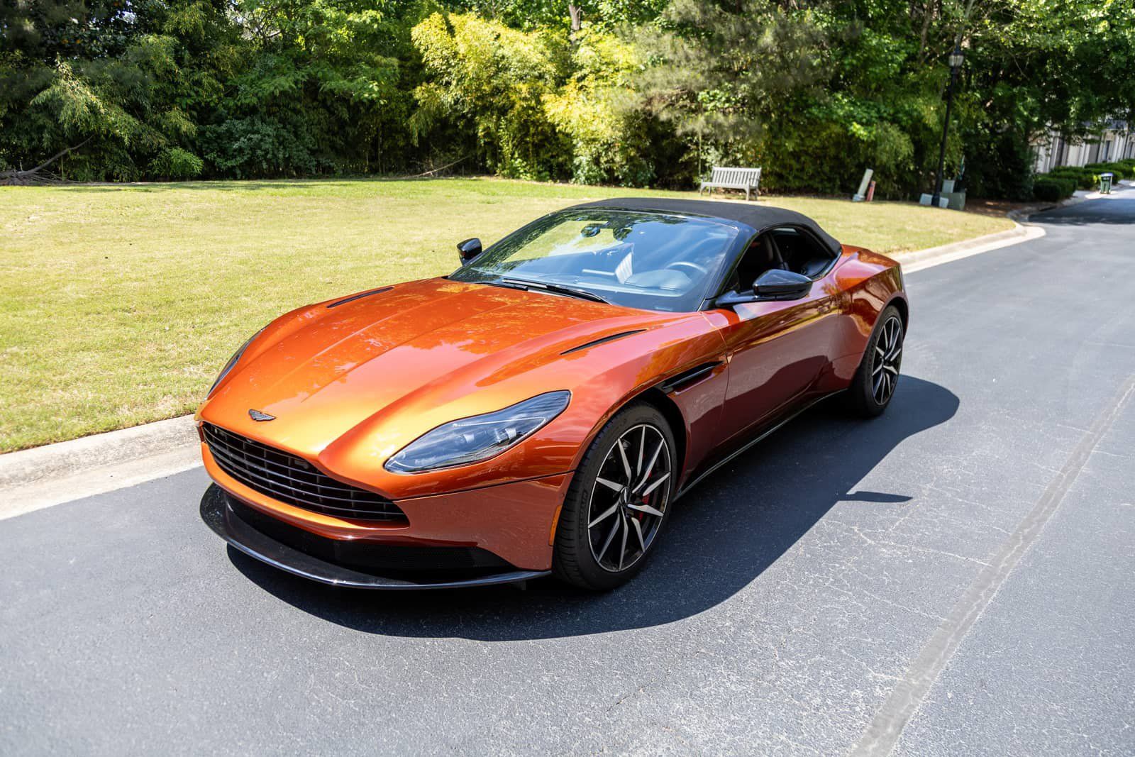 Used 2021 Aston Martin DB11 Volante RWD image 22