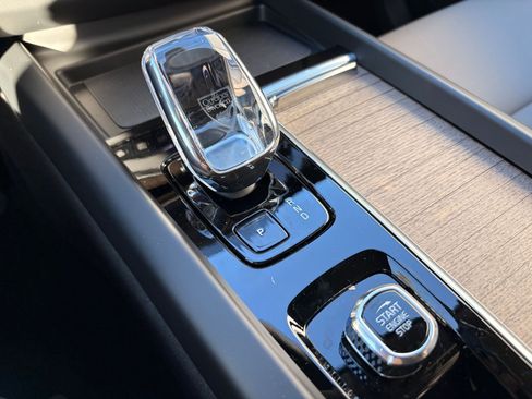 Used 2026 Volvo XC60 B5 Plus w/ Protection Package Premier image 17