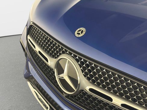 Used 2025 Mercedes-Benz GLC 300 4MATIC w/ AMG Line image 11