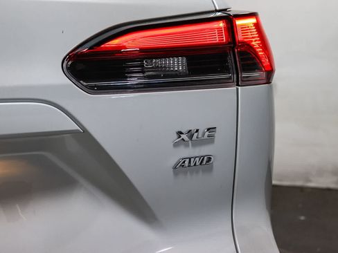 Certified 2022 Toyota Corolla Cross XLE AWD/4WD image 12