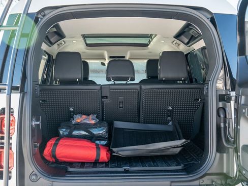 New 2024 Land Rover Defender 110 S image 37