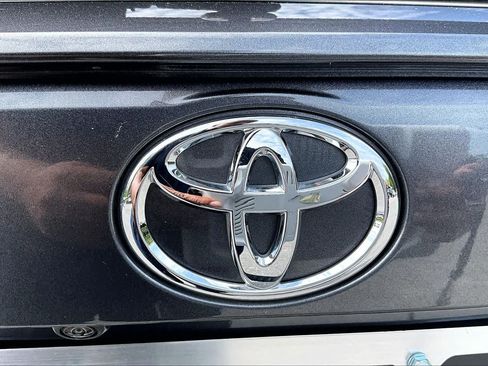 Used 2025 Toyota RAV4 XLE AWD/4WD image 30