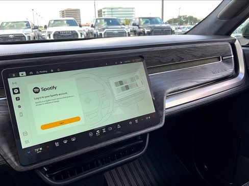 Used 2022 Rivian R1T Adventure image 31