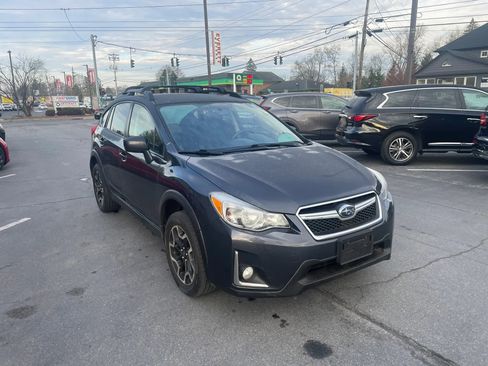 Used 2016 Subaru Crosstrek 2.0i Premium image 2