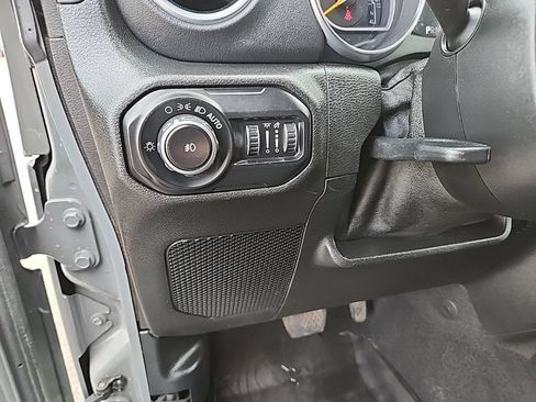 Used 2019 Jeep Wrangler Unlimited Sahara AWD/4WD image 15
