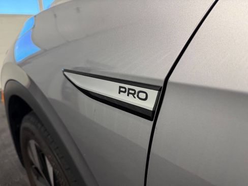 Used 2023 Volkswagen ID.4 Pro image 5