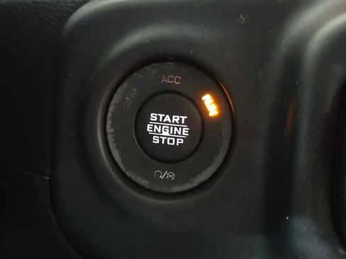 Used 2018 Jeep Wrangler Unlimited Sahara AWD/4WD image 37