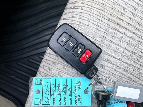 Used 2013 Toyota Camry XLE image 11