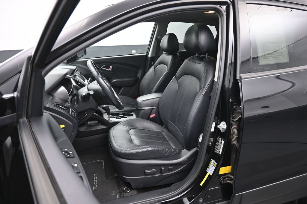 Used 2012 Hyundai Tucson Limited w/ Premium Pkg AWD/4WD image 17