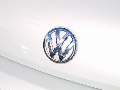 Used 2017 Volkswagen Beetle 1.8T SE image 6