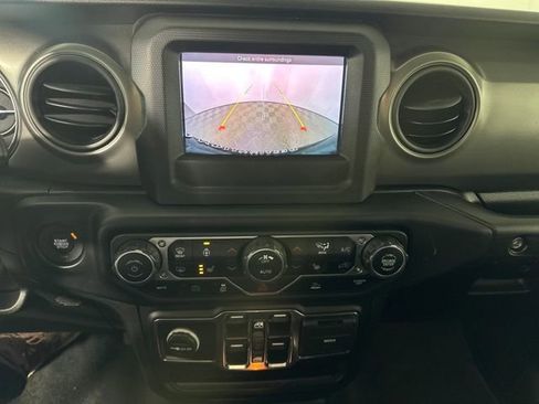 Used 2023 Jeep Wrangler Unlimited w/ Cold Weather Group image 22