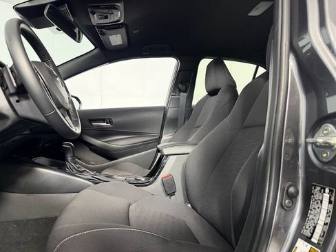 Used 2025 Toyota Corolla SE w/ SE Package FWD image 19