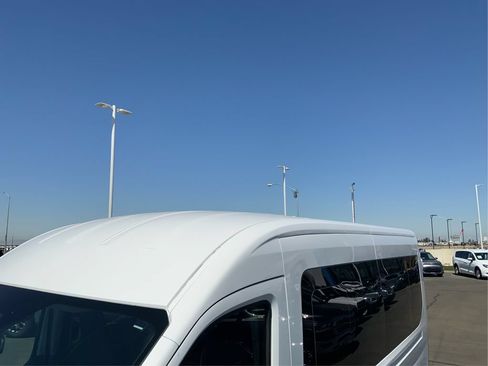 Used 2017 Ford Transit 350 XLT RWD image 11