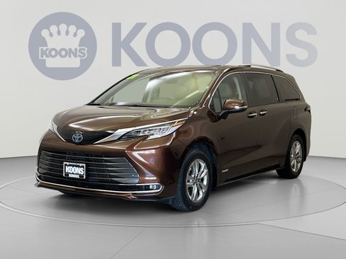 Used 2021 Toyota Sienna Limited FWD image 1