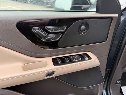 Used 2022 Lincoln Aviator Reserve w/ Elements Package Plus AWD/4WD image 11