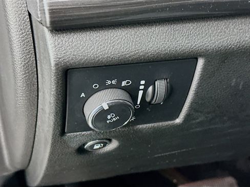 Used 2022 Jeep Grand Cherokee Laredo X image 17