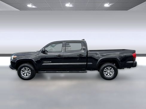 Used 2019 Toyota Tacoma SR5 AWD/4WD image 2
