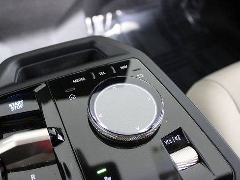 Used 2023 BMW iX xDrive50 w/ Sport Package image 13