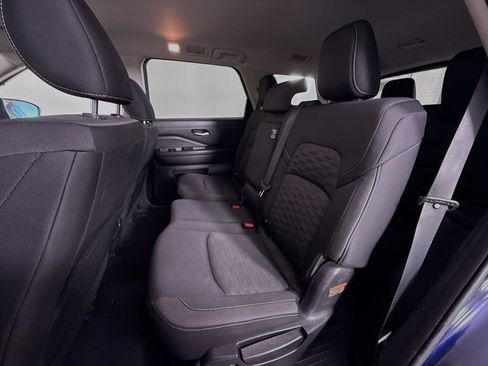 Used 2022 Nissan Pathfinder SV image 22