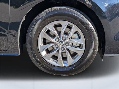 Used 2024 Toyota Sienna XLE image 11